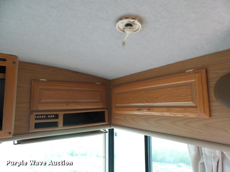 image for item DH9659 1999 Ford Fleetwood Bounder RV