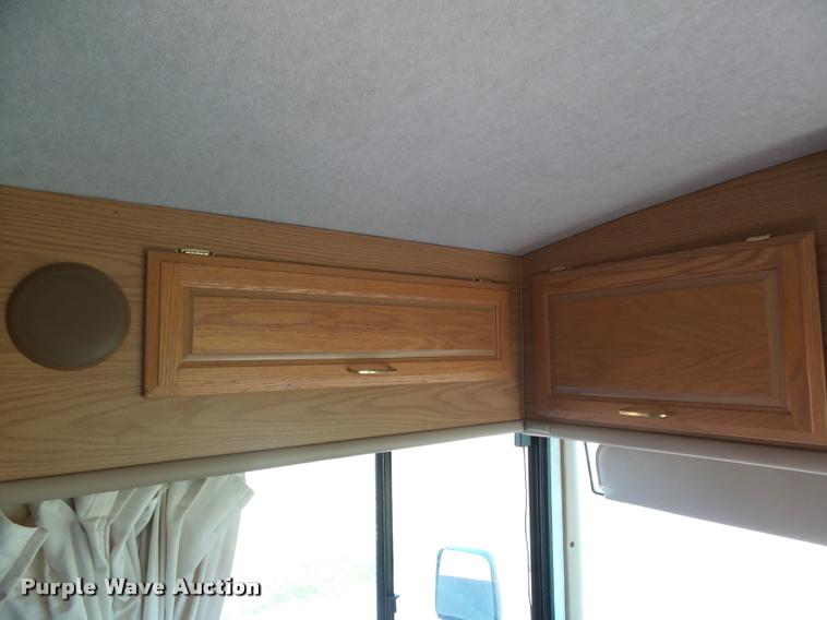 image for item DH9659 1999 Ford Fleetwood Bounder RV