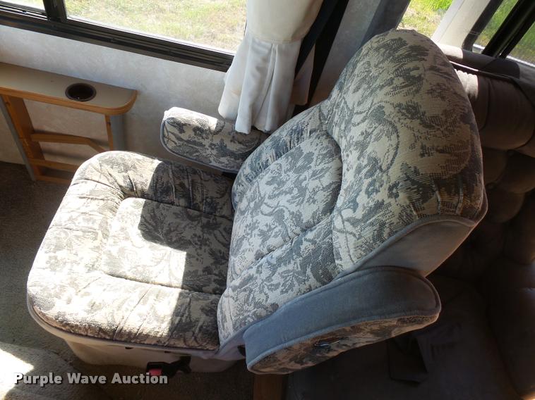 image for item DH9659 1999 Ford Fleetwood Bounder RV