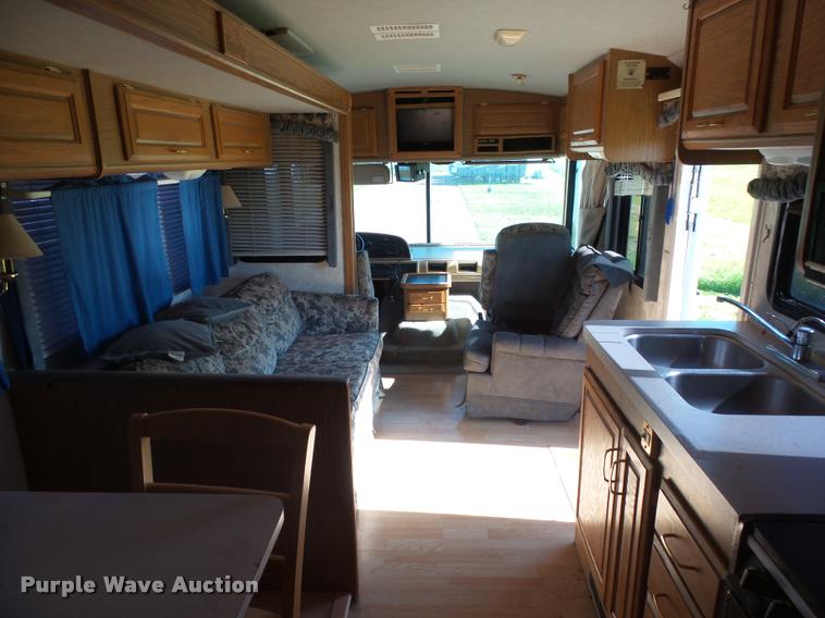 image for item DH9659 1999 Ford Fleetwood Bounder RV