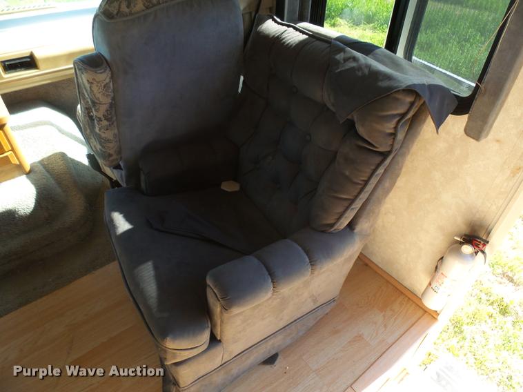 image for item DH9659 1999 Ford Fleetwood Bounder RV