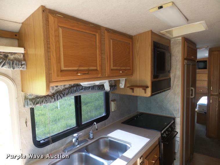 image for item DH9659 1999 Ford Fleetwood Bounder RV