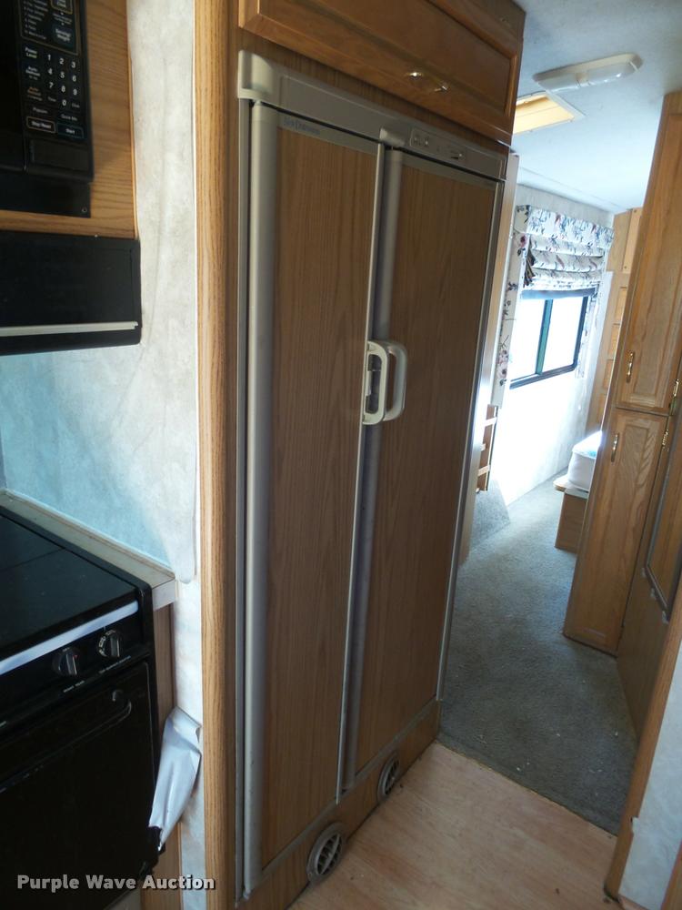 image for item DH9659 1999 Ford Fleetwood Bounder RV