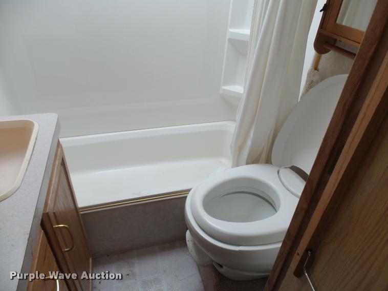 image for item DH9659 1999 Ford Fleetwood Bounder RV