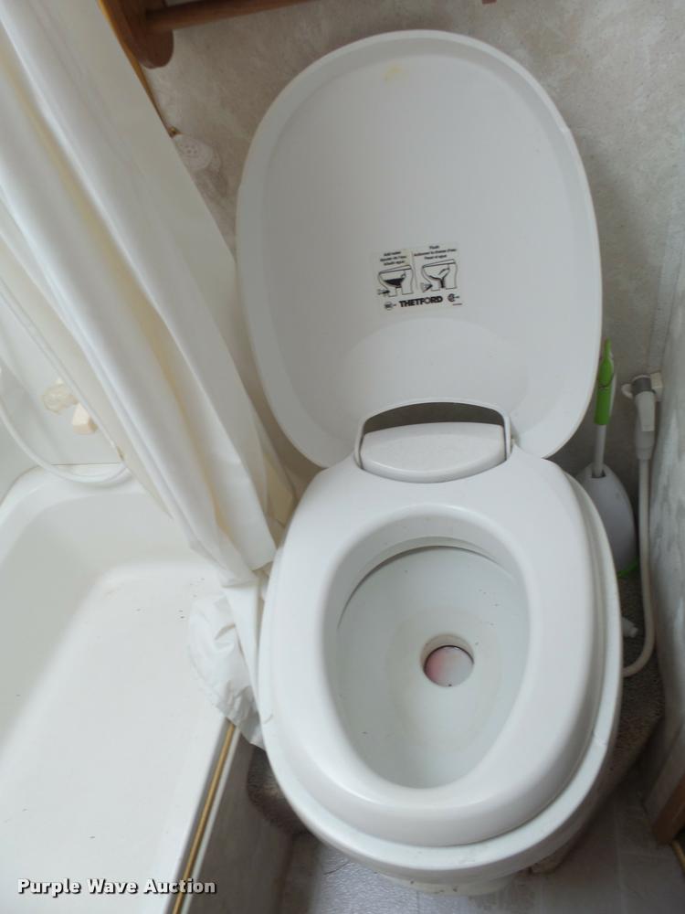 image for item DH9659 1999 Ford Fleetwood Bounder RV