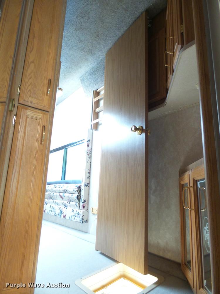 image for item DH9659 1999 Ford Fleetwood Bounder RV