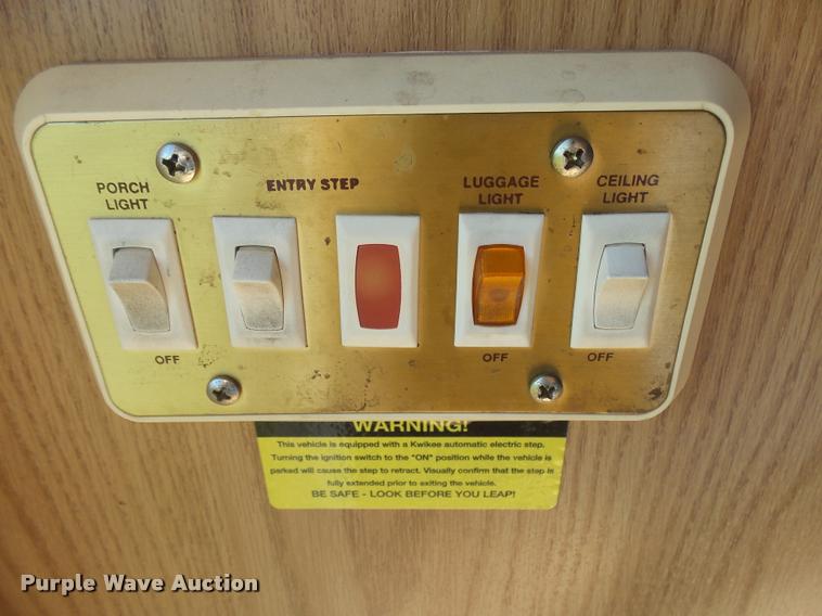 image for item DH9659 1999 Ford Fleetwood Bounder RV