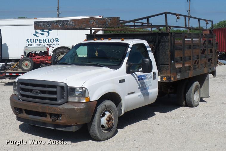 image for item DJ9535 2002 Ford F350 Super Duty flatbed pickup truck