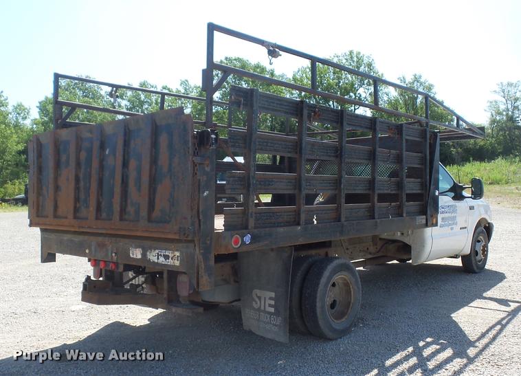 image for item DJ9535 2002 Ford F350 Super Duty flatbed pickup truck