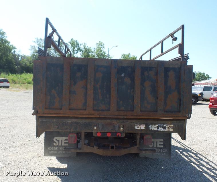 image for item DJ9535 2002 Ford F350 Super Duty flatbed pickup truck