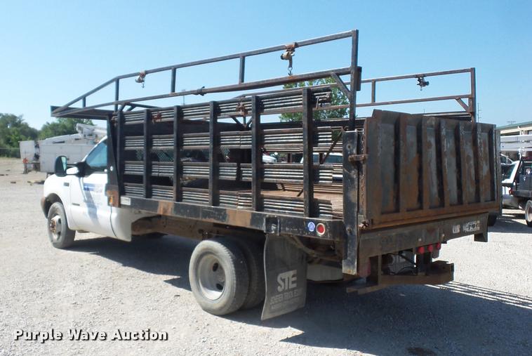 image for item DJ9535 2002 Ford F350 Super Duty flatbed pickup truck