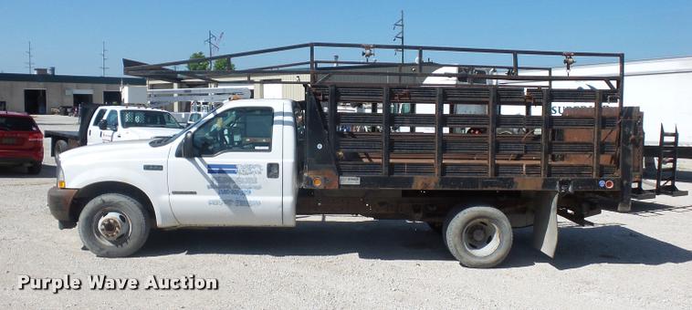 image for item DJ9535 2002 Ford F350 Super Duty flatbed pickup truck
