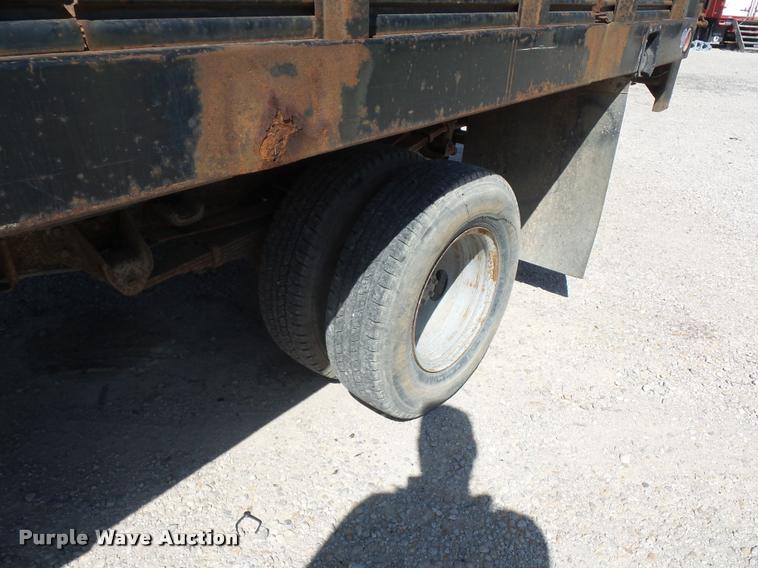 image for item DJ9535 2002 Ford F350 Super Duty flatbed pickup truck