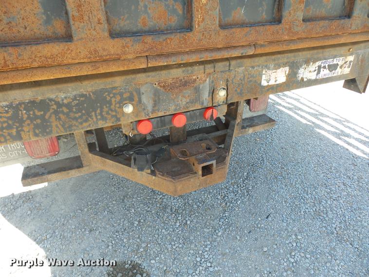 image for item DJ9535 2002 Ford F350 Super Duty flatbed pickup truck