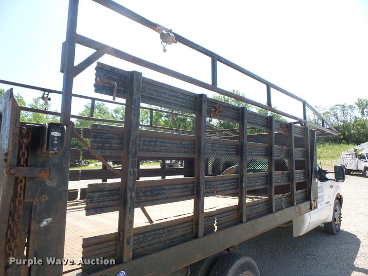 image for item DJ9535 2002 Ford F350 Super Duty flatbed pickup truck