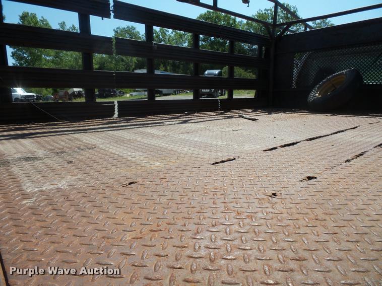 image for item DJ9535 2002 Ford F350 Super Duty flatbed pickup truck