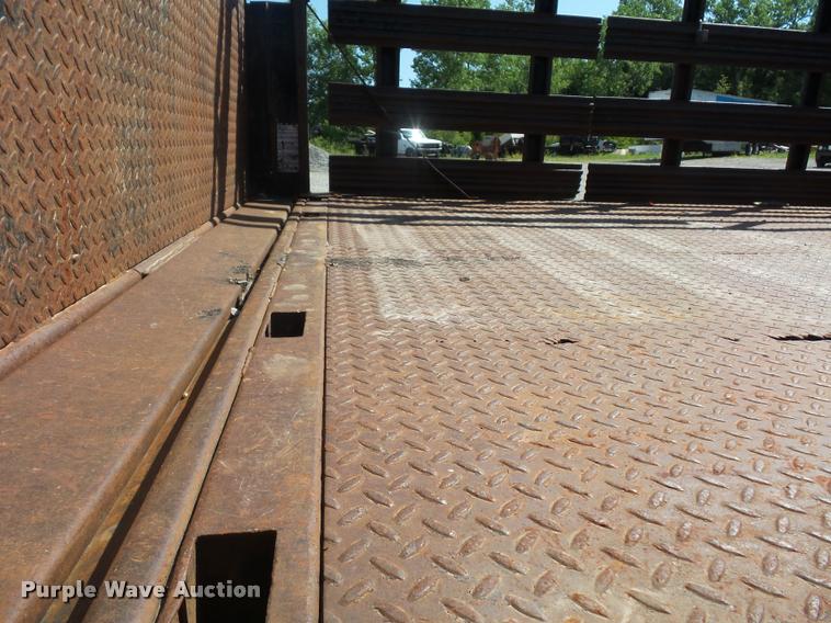 image for item DJ9535 2002 Ford F350 Super Duty flatbed pickup truck