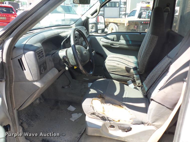 image for item DJ9535 2002 Ford F350 Super Duty flatbed pickup truck