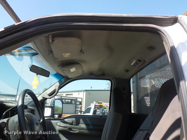 image for item DJ9535 2002 Ford F350 Super Duty flatbed pickup truck