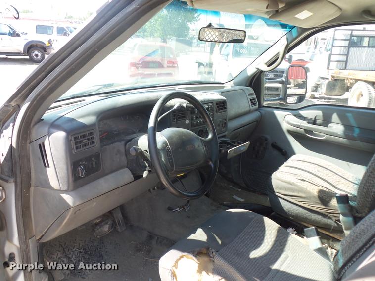 image for item DJ9535 2002 Ford F350 Super Duty flatbed pickup truck