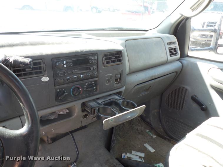 image for item DJ9535 2002 Ford F350 Super Duty flatbed pickup truck