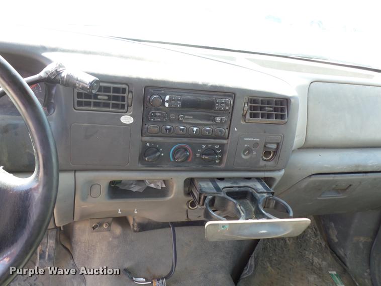 image for item DJ9535 2002 Ford F350 Super Duty flatbed pickup truck