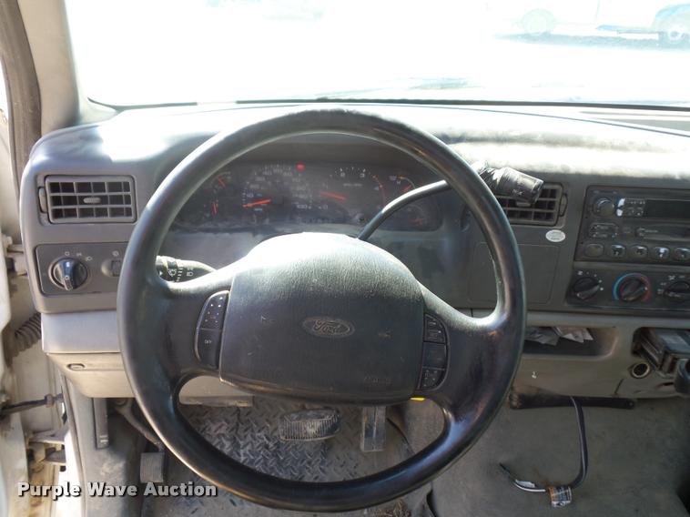 image for item DJ9535 2002 Ford F350 Super Duty flatbed pickup truck