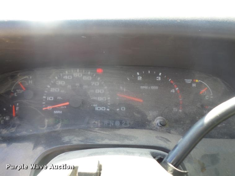 image for item DJ9535 2002 Ford F350 Super Duty flatbed pickup truck