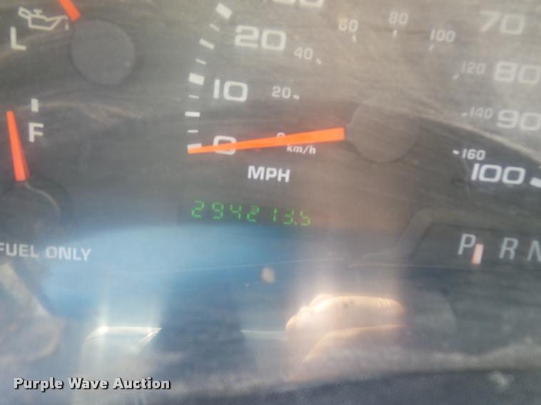 image for item DJ9535 2002 Ford F350 Super Duty flatbed pickup truck