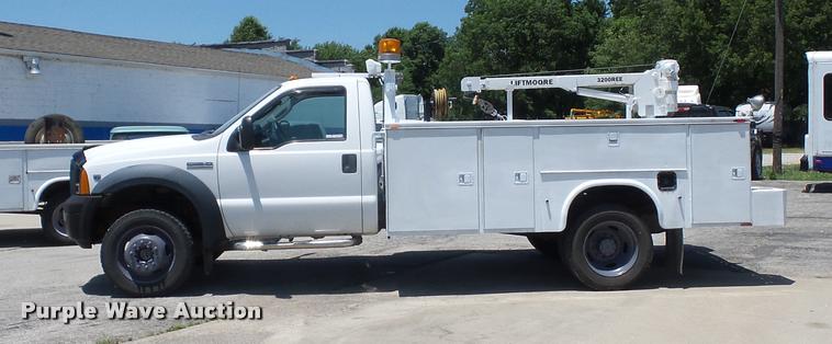 image for item DJ9543 2006 Ford F450 Super Duty service truck with crane