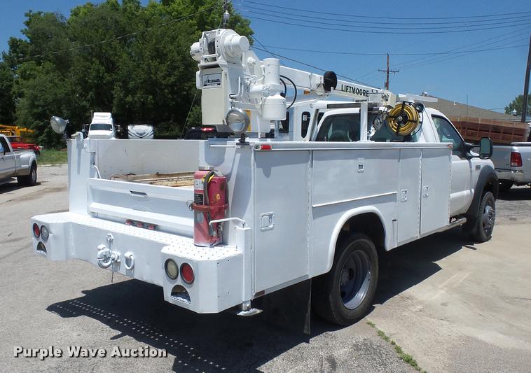 image for item DJ9543 2006 Ford F450 Super Duty service truck with crane