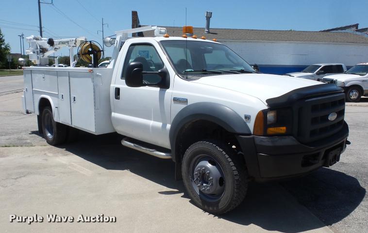 image for item DJ9543 2006 Ford F450 Super Duty service truck with crane