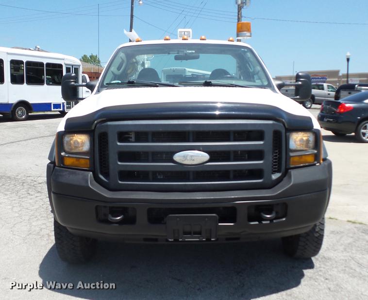 image for item DJ9543 2006 Ford F450 Super Duty service truck with crane