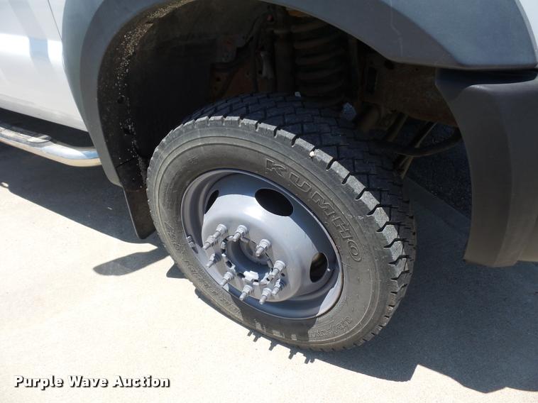 image for item DJ9543 2006 Ford F450 Super Duty service truck with crane