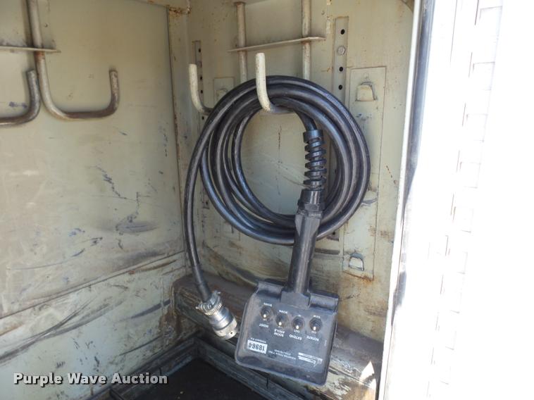 image for item DJ9543 2006 Ford F450 Super Duty service truck with crane