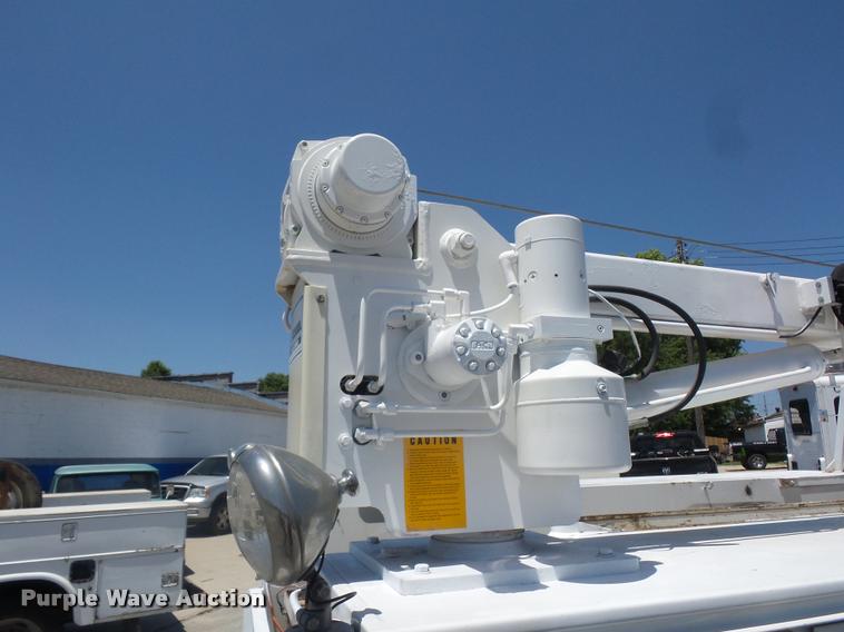 image for item DJ9543 2006 Ford F450 Super Duty service truck with crane