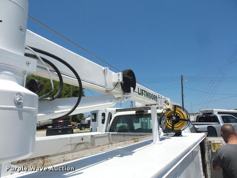 image for item DJ9543 2006 Ford F450 Super Duty service truck with crane