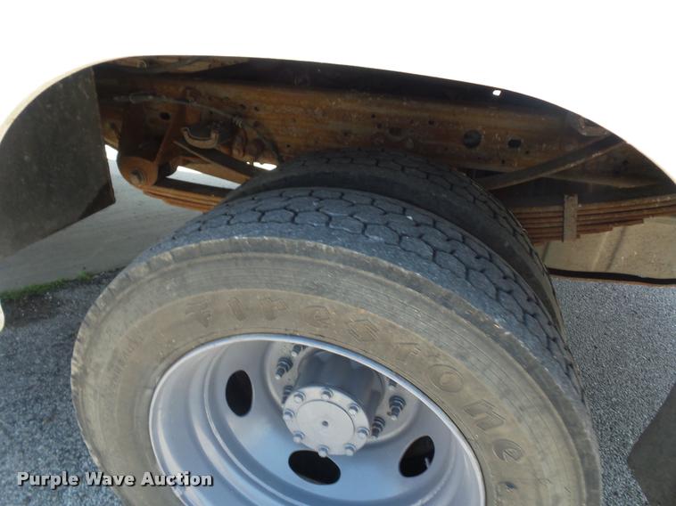 image for item DJ9543 2006 Ford F450 Super Duty service truck with crane