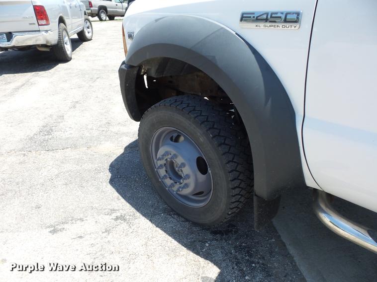 image for item DJ9543 2006 Ford F450 Super Duty service truck with crane