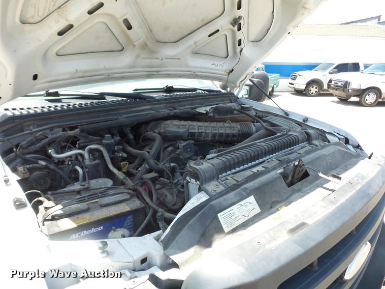 image for item DJ9543 2006 Ford F450 Super Duty service truck with crane