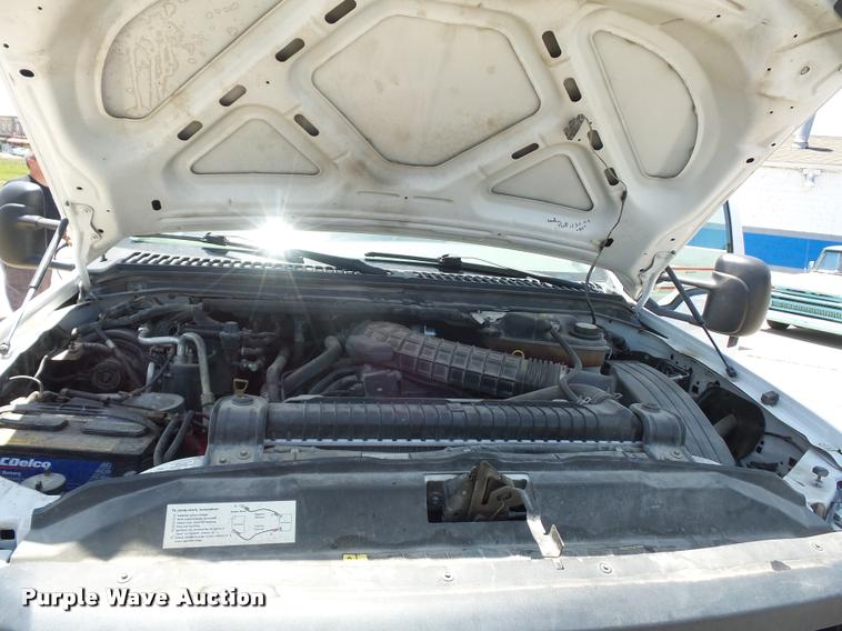 image for item DJ9543 2006 Ford F450 Super Duty service truck with crane