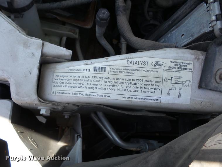 image for item DJ9543 2006 Ford F450 Super Duty service truck with crane