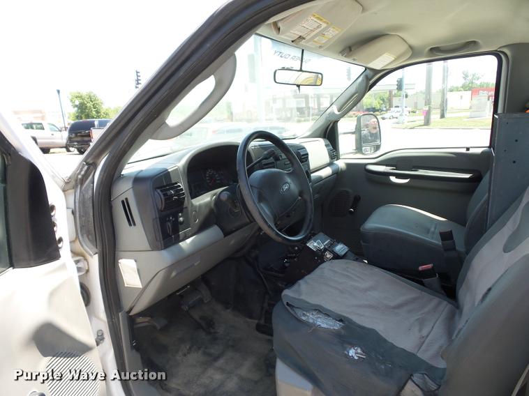 image for item DJ9543 2006 Ford F450 Super Duty service truck with crane