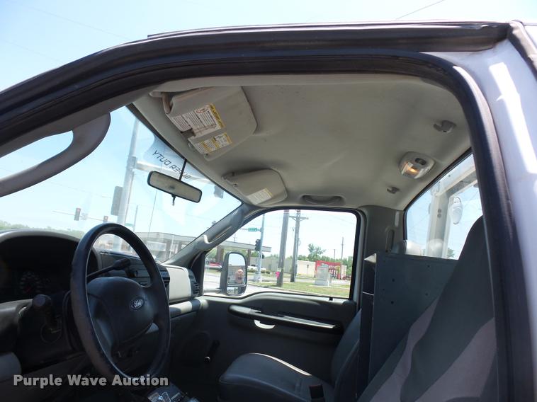 image for item DJ9543 2006 Ford F450 Super Duty service truck with crane