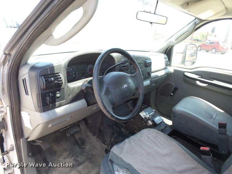 image for item DJ9543 2006 Ford F450 Super Duty service truck with crane