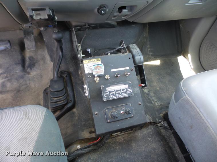 image for item DJ9543 2006 Ford F450 Super Duty service truck with crane