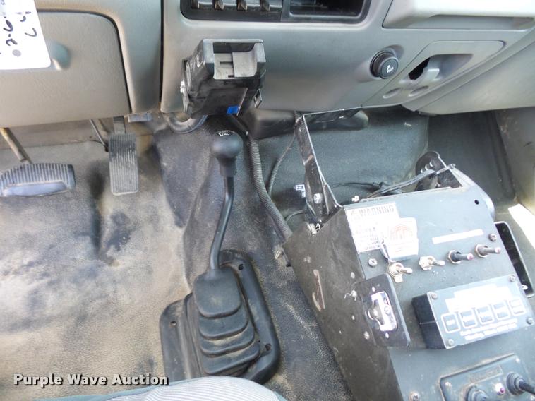 image for item DJ9543 2006 Ford F450 Super Duty service truck with crane