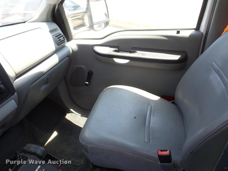 image for item DJ9543 2006 Ford F450 Super Duty service truck with crane