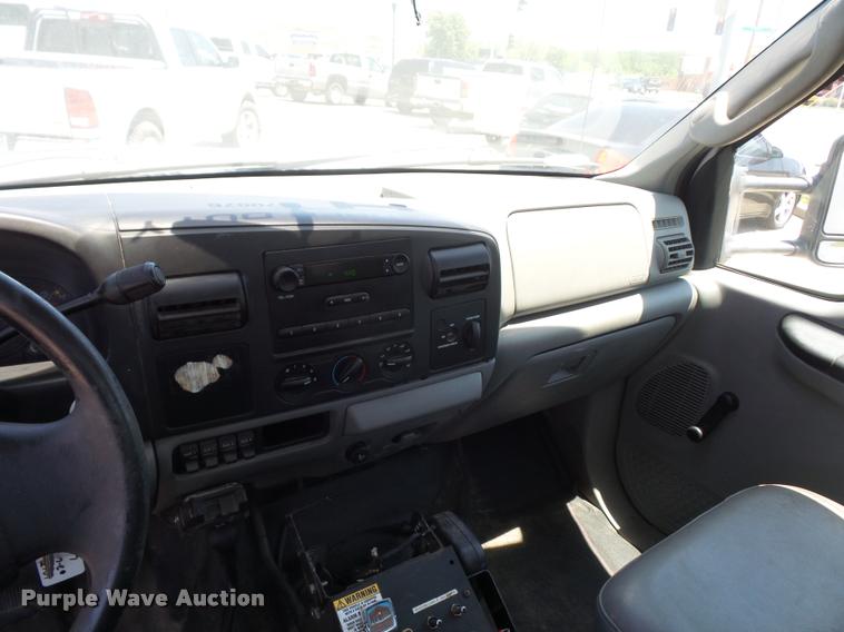 image for item DJ9543 2006 Ford F450 Super Duty service truck with crane