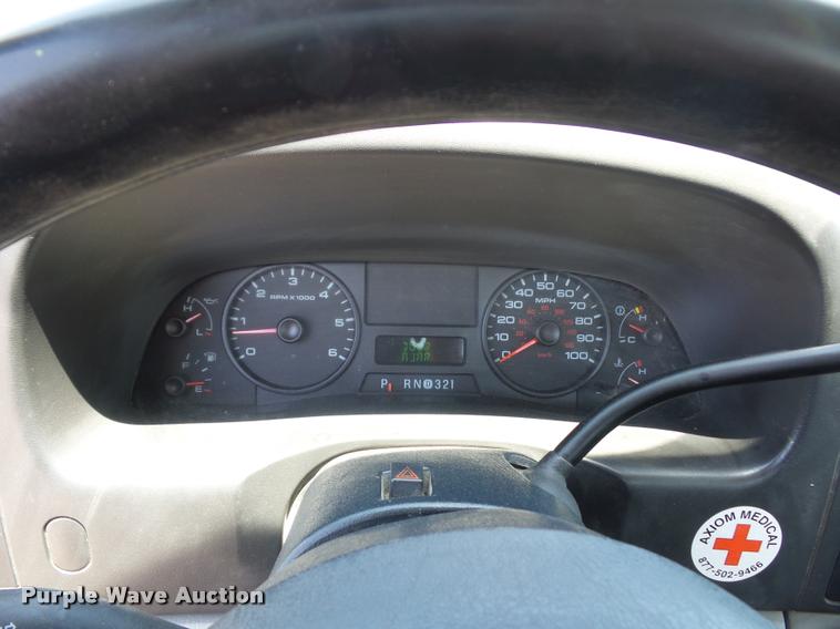 image for item DJ9543 2006 Ford F450 Super Duty service truck with crane